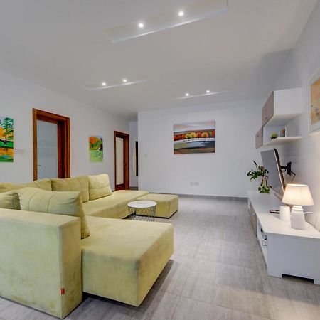 Top Floor Apt With Common Pool Close To All Amenities St. Paul's Bay Esterno foto