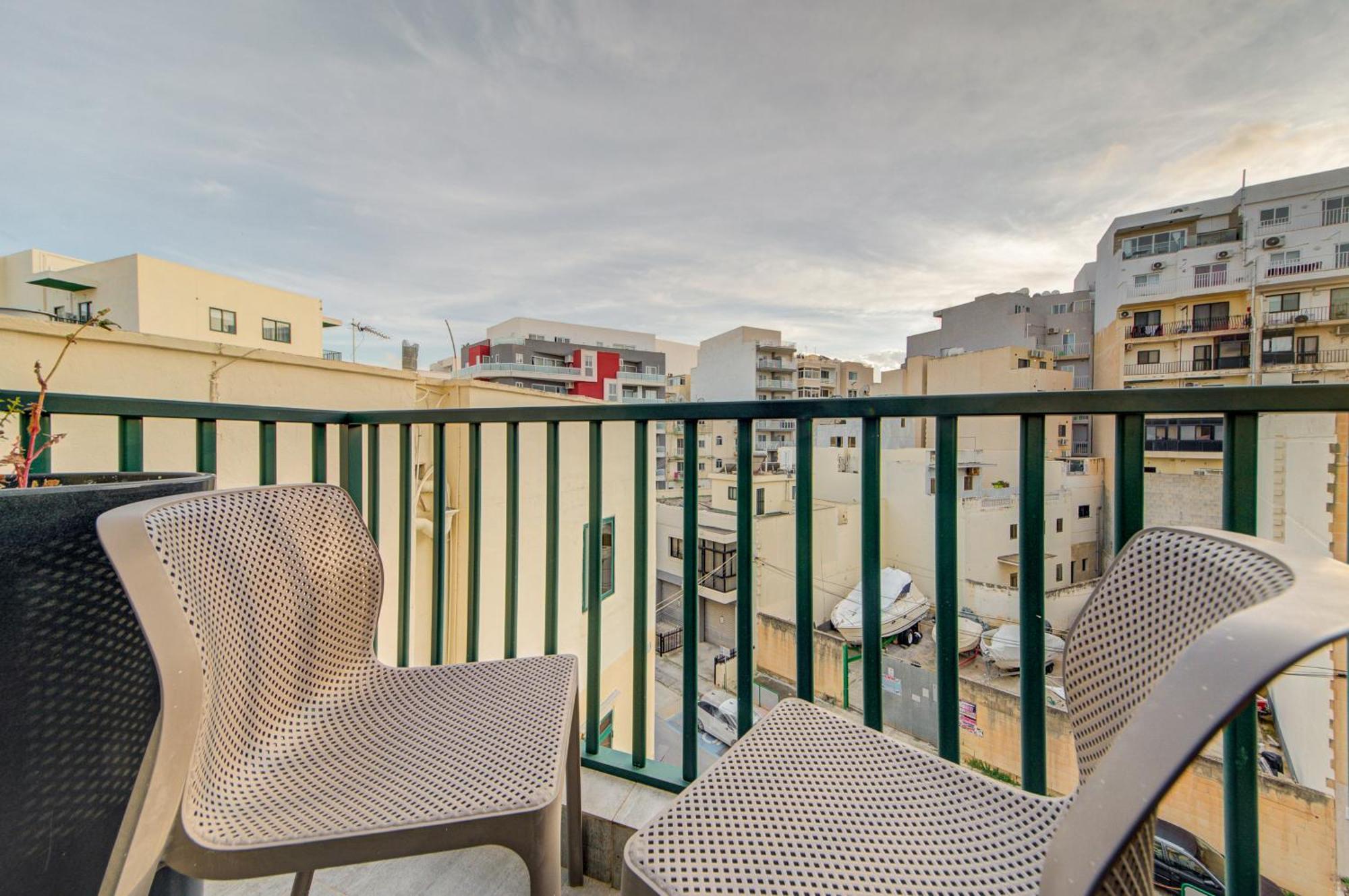Top Floor Apt With Common Pool Close To All Amenities St. Paul's Bay Esterno foto