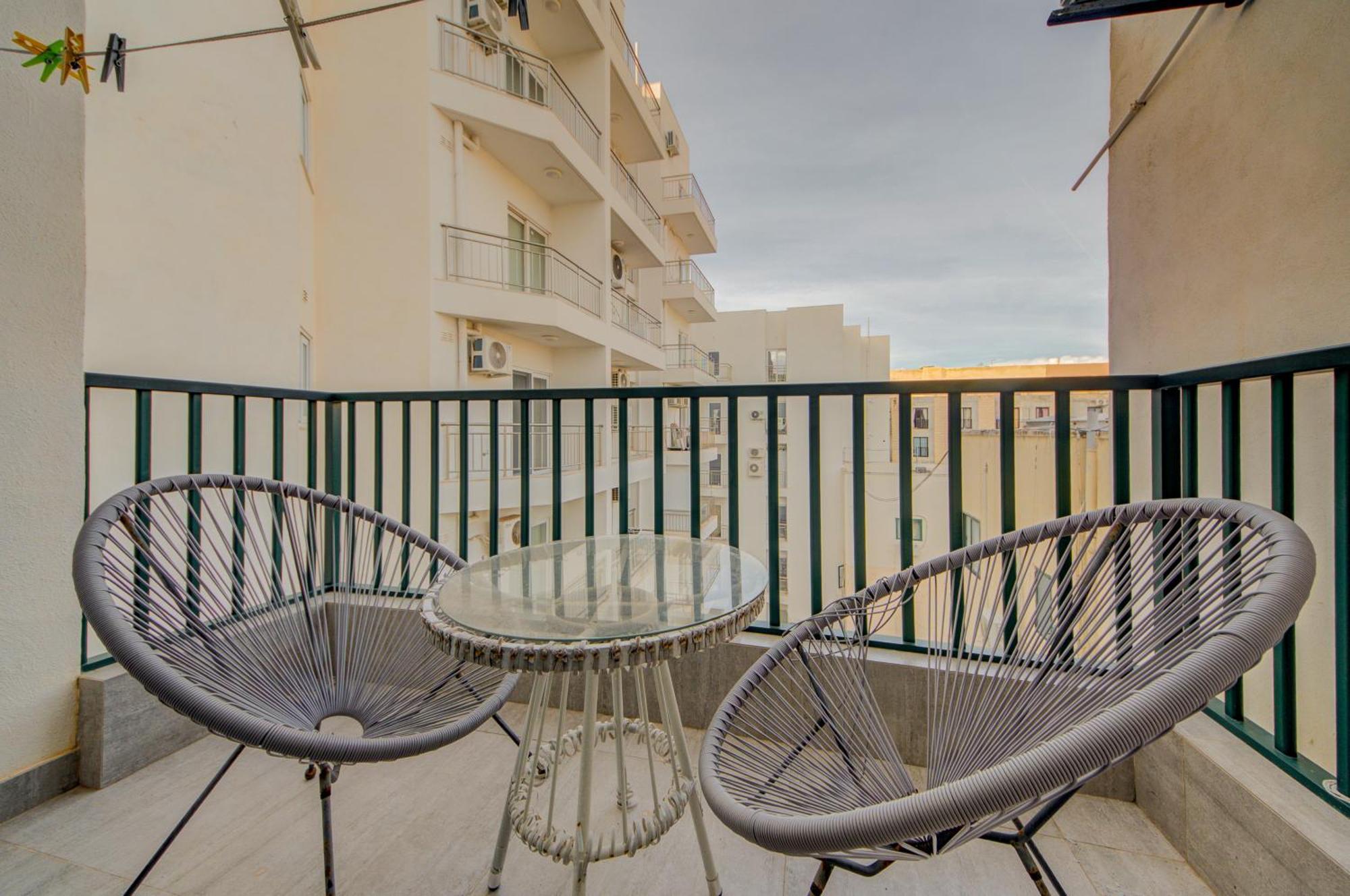Top Floor Apt With Common Pool Close To All Amenities St. Paul's Bay Esterno foto