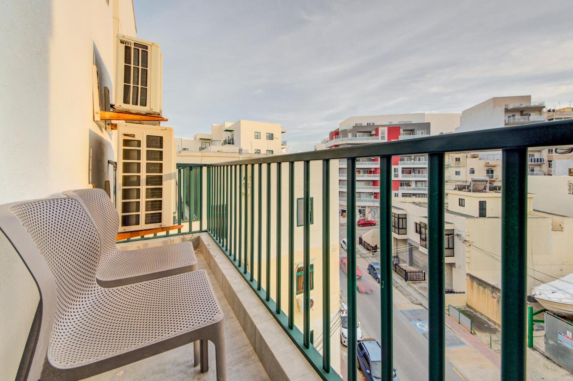 Top Floor Apt With Common Pool Close To All Amenities St. Paul's Bay Esterno foto