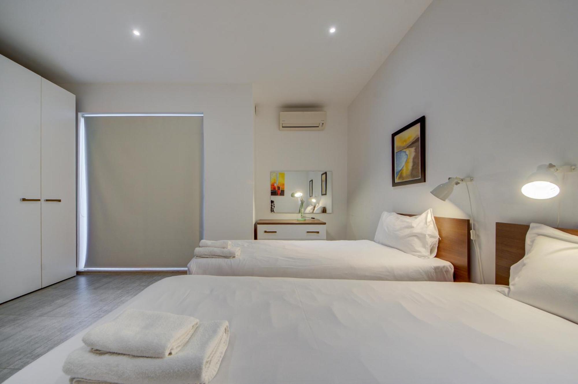 Top Floor Apt With Common Pool Close To All Amenities St. Paul's Bay Esterno foto